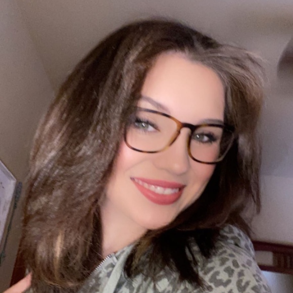 Meet your Posher, Jordyn - Picture 1 of 1